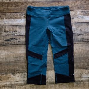 Alo Yoga | Capri Cropped Leggings | M